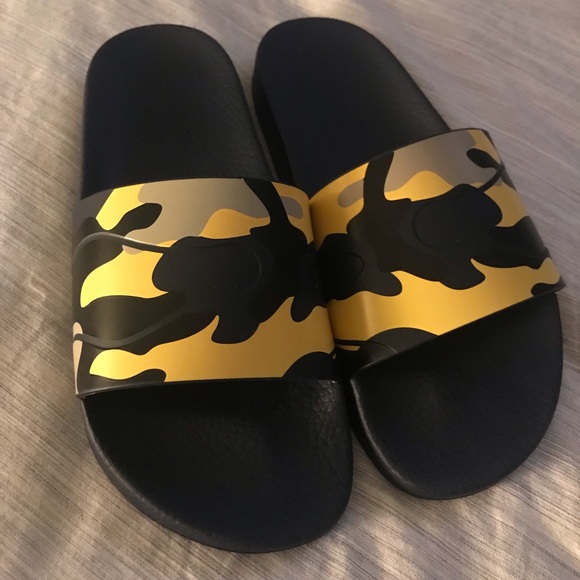 Valentino Garavani camouflage pool slide sandals - Picture 3 of 5